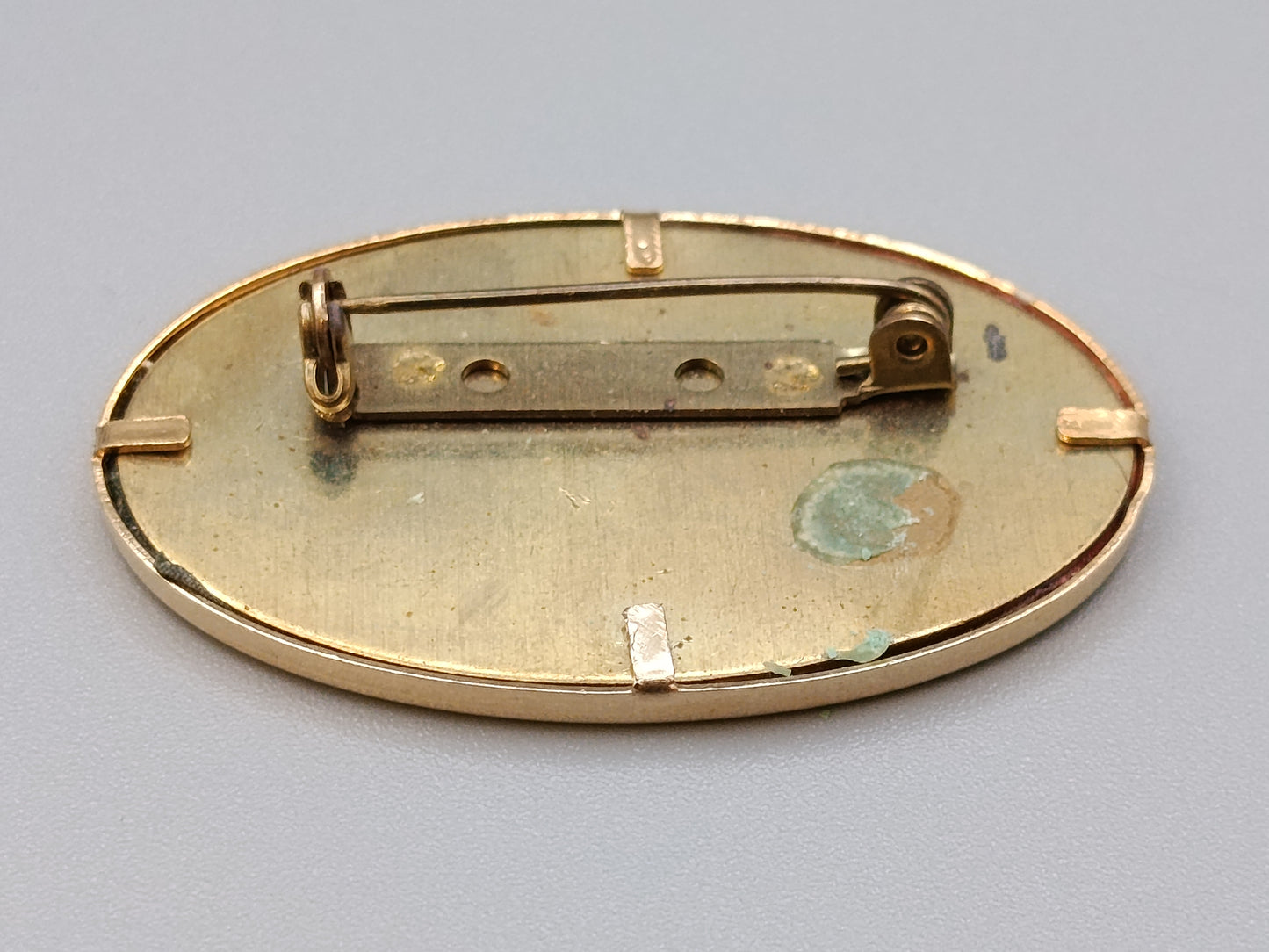 Ovale Brosche mit Landschafts Miniatur Vintage Design