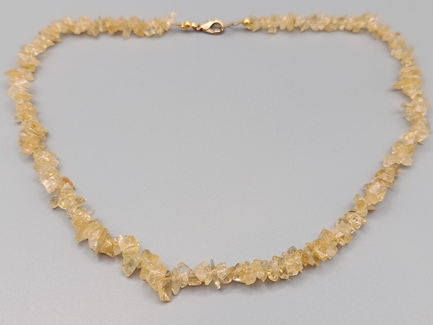 Stilvolle Citrin Splitter Naturstein Kette in warmem Gelb