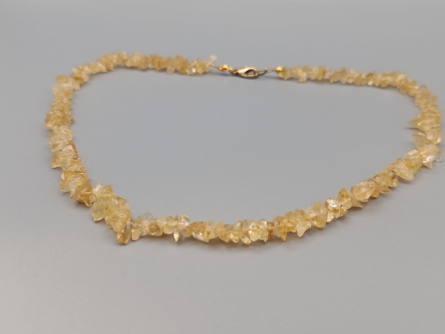 Stilvolle Citrin Splitter Naturstein Kette in warmem Gelb