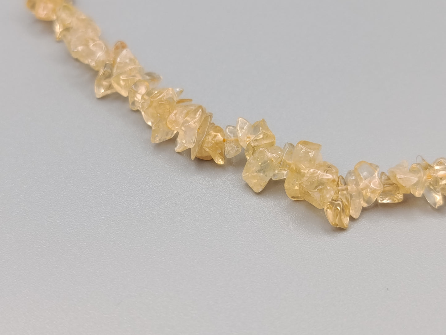 Stilvolle Citrin Splitter Naturstein Kette in warmem Gelb