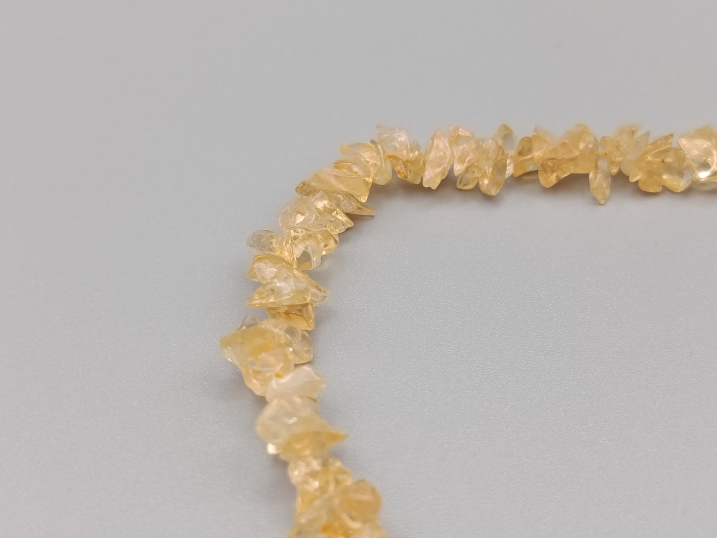 Stilvolle Citrin Splitter Naturstein Kette in warmem Gelb