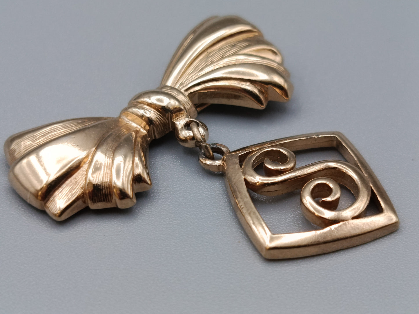 Elegante Schleifen Brosche in Goldoptik Vintage
