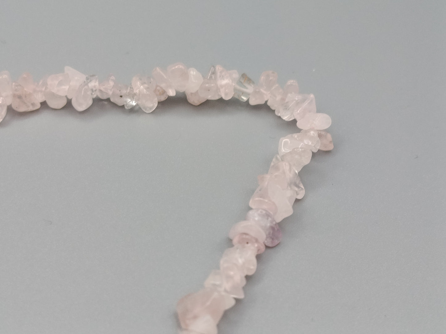 Stilvolle Rosenquarz Naturstein Damen Kette in Rosé