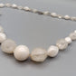 Elegante Perlenkette in Weiß und Vintage Design