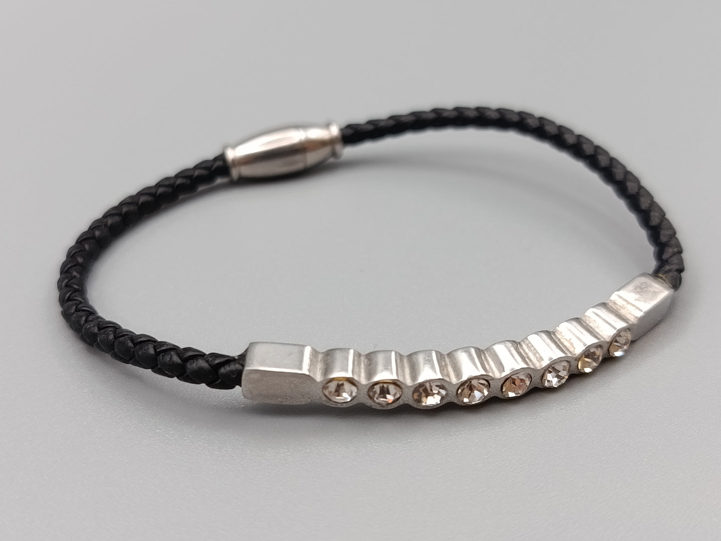 Elegantes Leder Armband in Schwarz Stilvoller Armrei