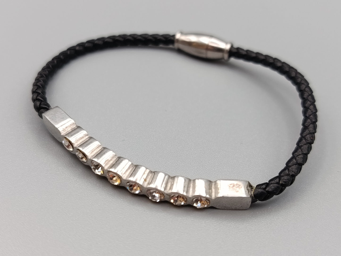 Elegantes Leder Armband in Schwarz Stilvoller Armrei