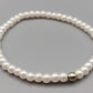 Eleganter Elastisches Perlen Armband in Weiß