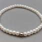 Eleganter Elastisches Perlen Armband in Weiß