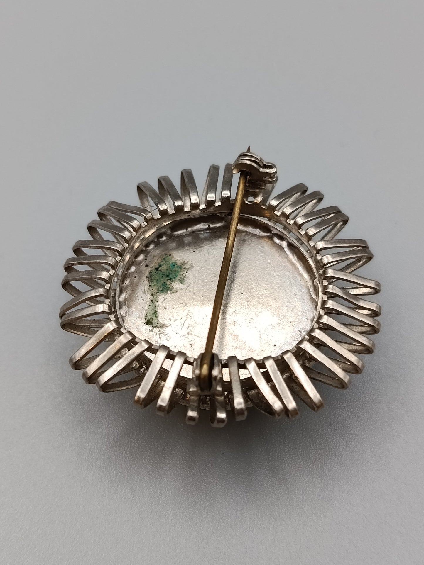 Elegante Vintage Brosche mit großem stein