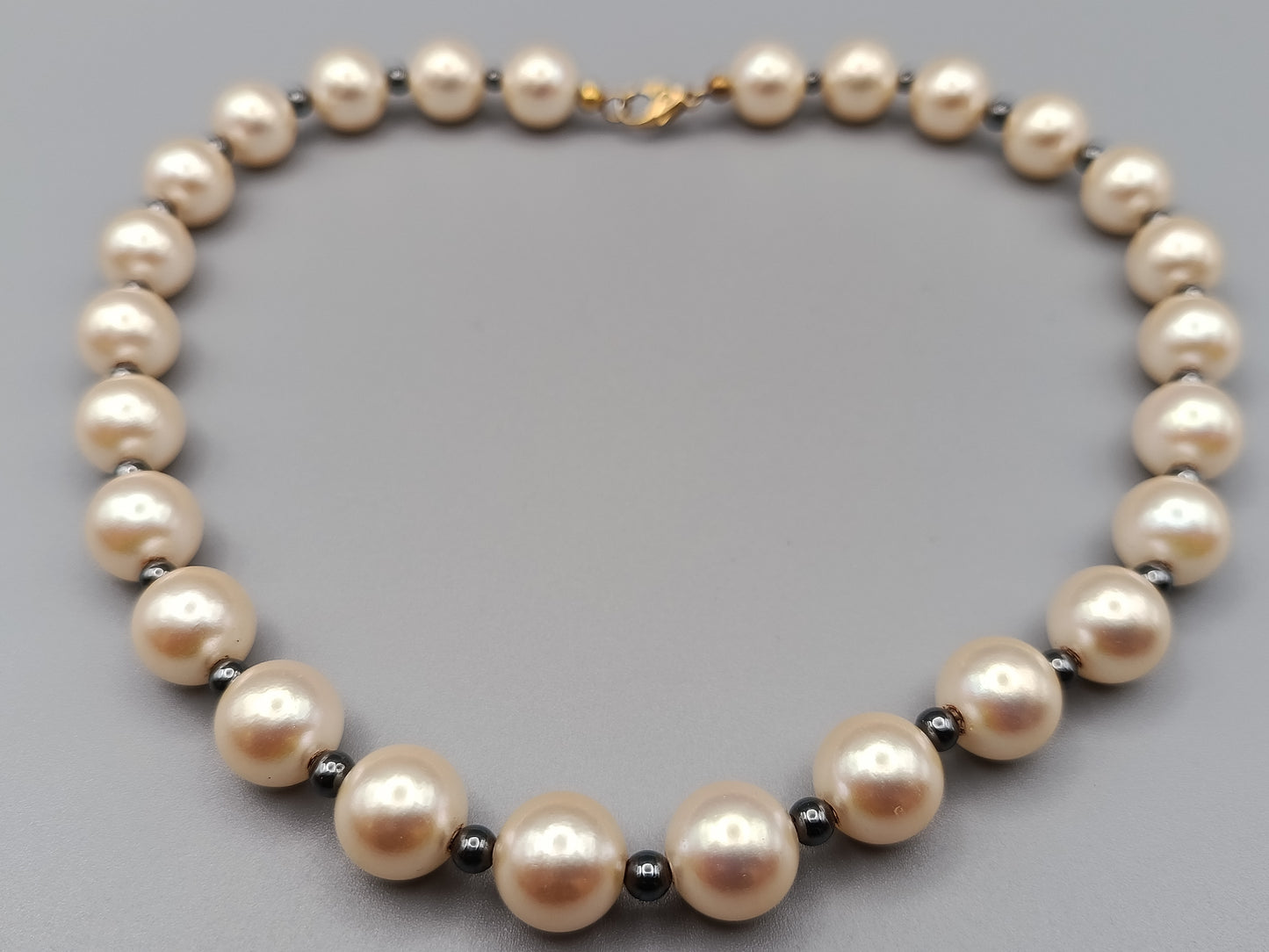 Klassische Perlenkette mit Hämatit Elegante Halskette