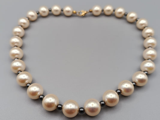 Klassische Perlenkette mit Hämatit Elegante Halskette