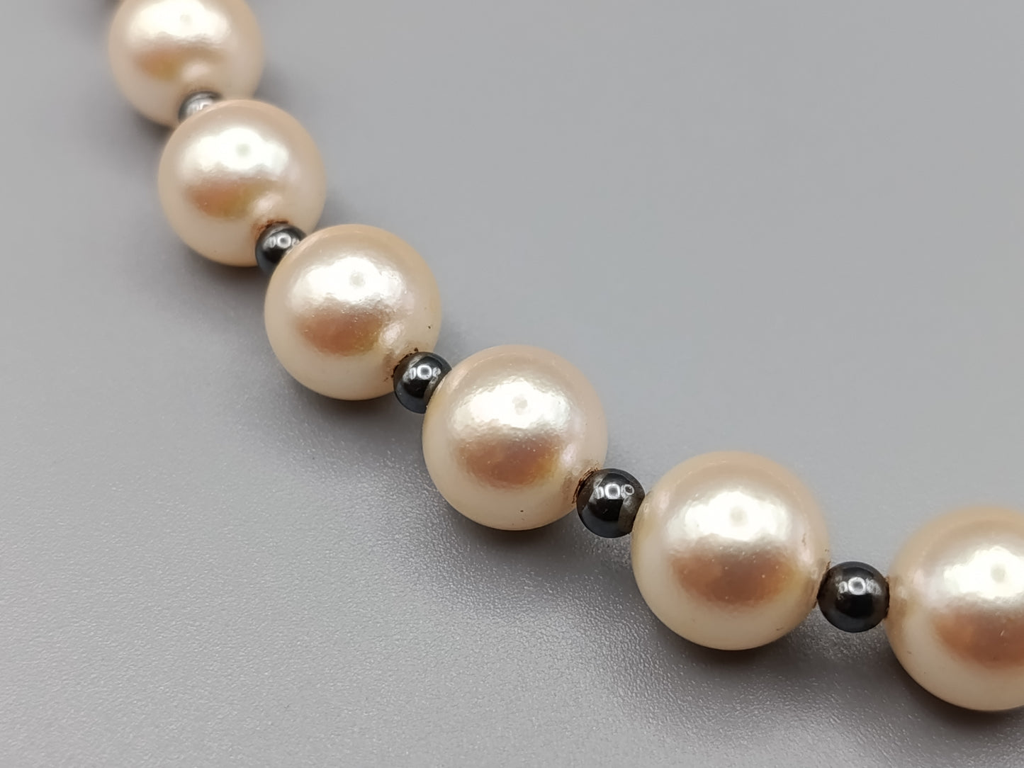 Klassische Perlenkette mit Hämatit Elegante Halskette