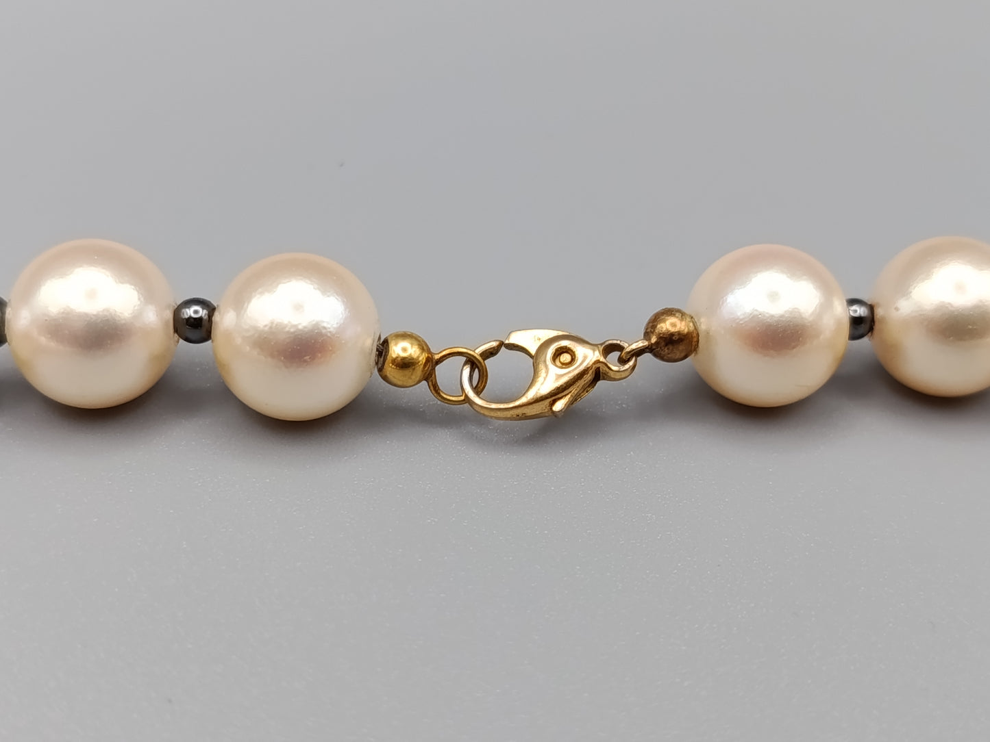 Klassische Perlenkette mit Hämatit Elegante Halskette