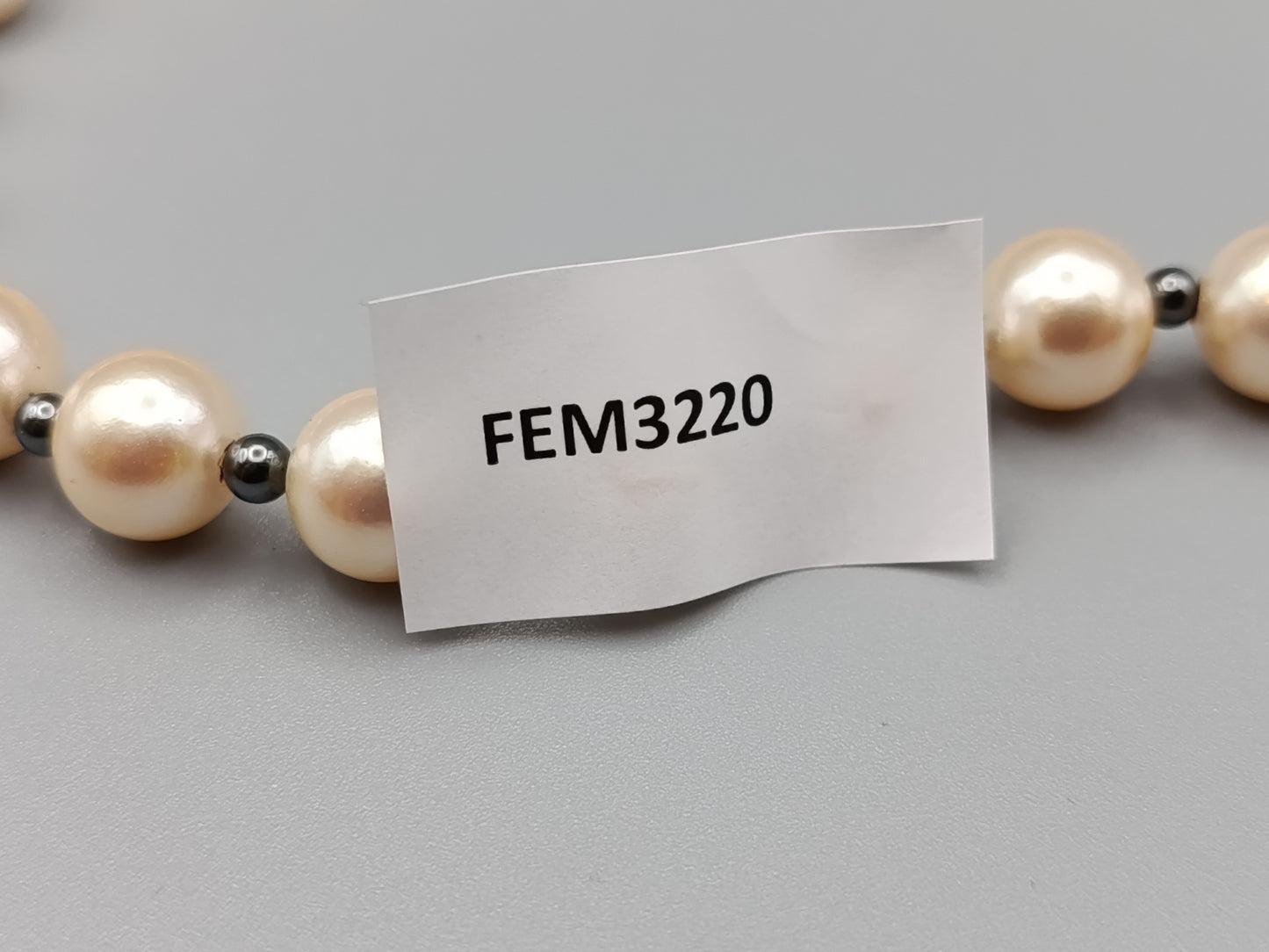 Klassische Perlenkette mit Hämatit Elegante Halskette
