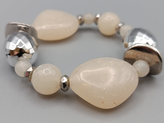 Stilvolles Damen Armband mit hellen Natursteinen