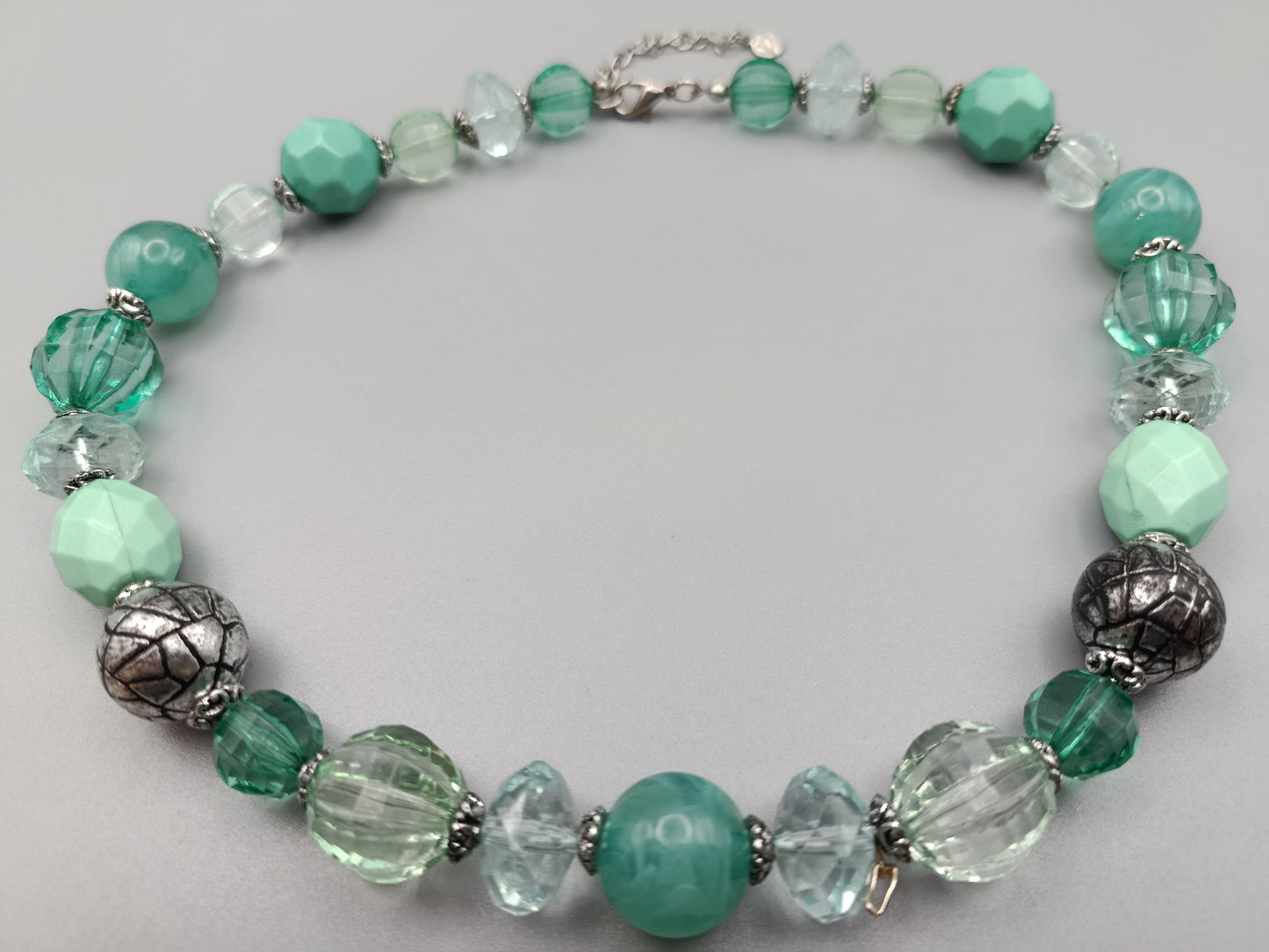 Stilvolle Kette in Mint und Grün Elegante Perlenkette