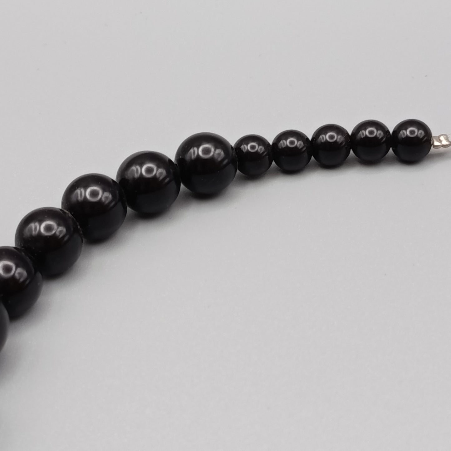 Elegante Damen Perlenkette in tiefem Schwarz