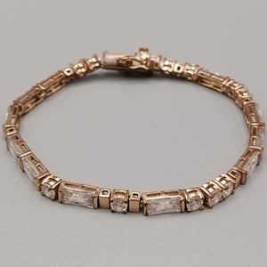 Elegantes Damen Armband in Gold-Optik Stilvoll