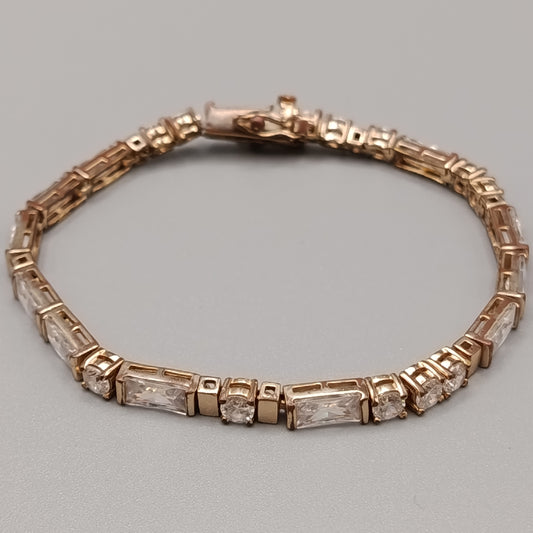 Elegantes Damen Armband in Gold-Optik Stilvoll