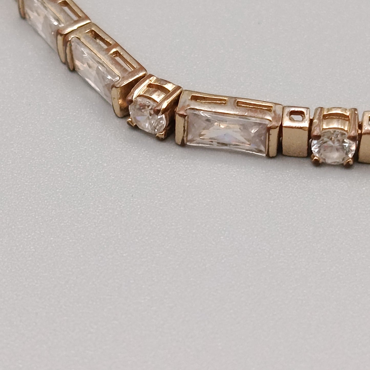 Elegantes Damen Armband in Gold-Optik Stilvoll