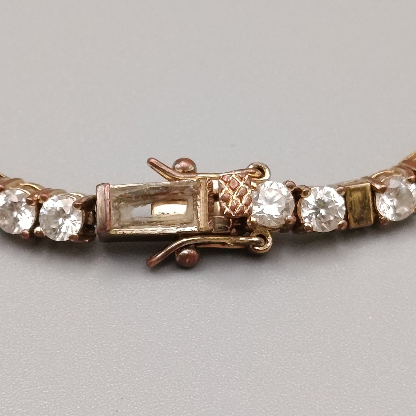 Elegantes Damen Armband in Gold-Optik Stilvoll