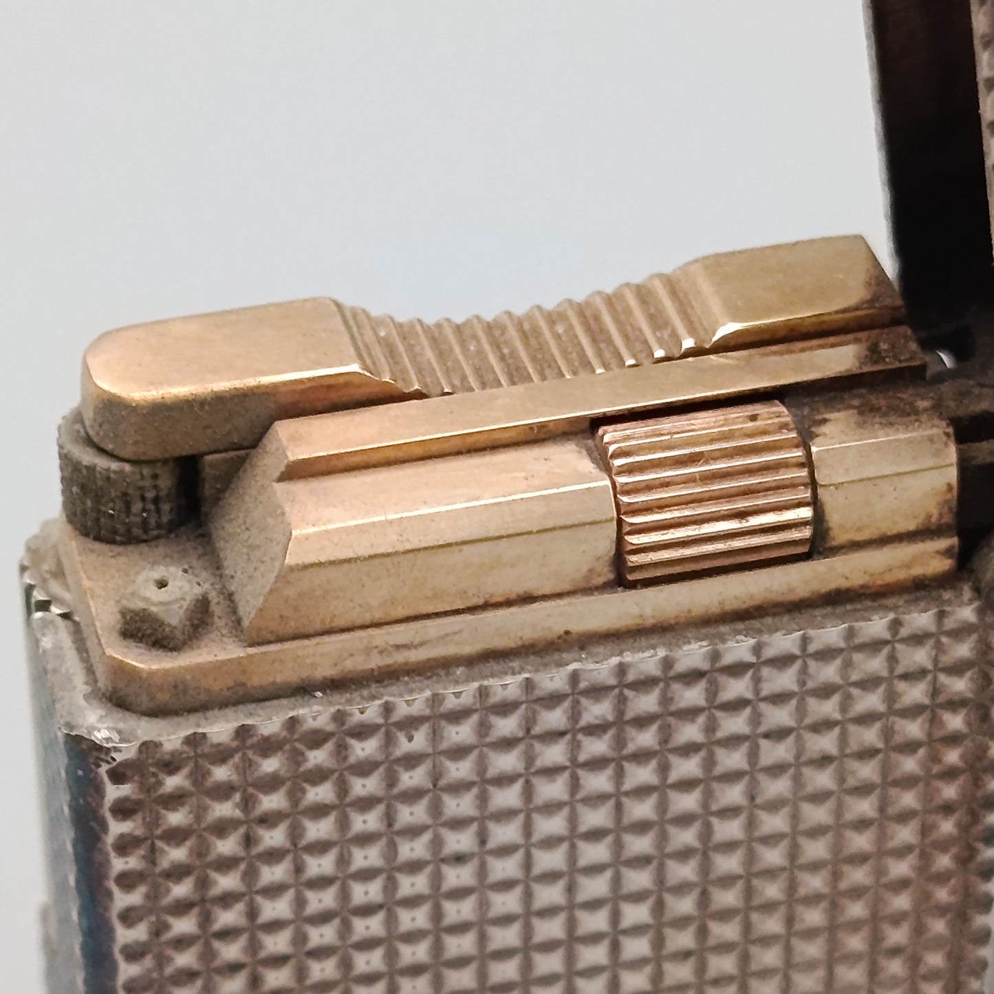 Exklusives S.T. Dupont Feuerzeug Vintage Diamantkopf