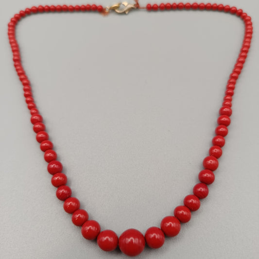 Stilvolle rote Perlen Elegante Kugelkette in Korallen Optik