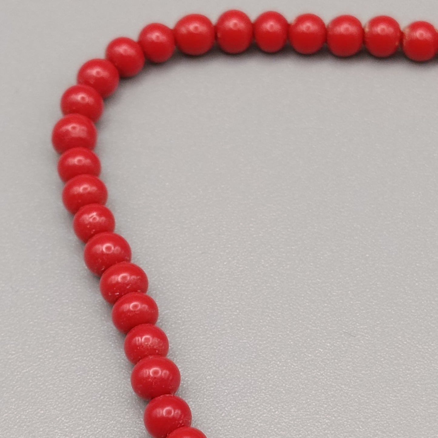 Stilvolle rote Perlen Elegante Kugelkette in Korallen Optik