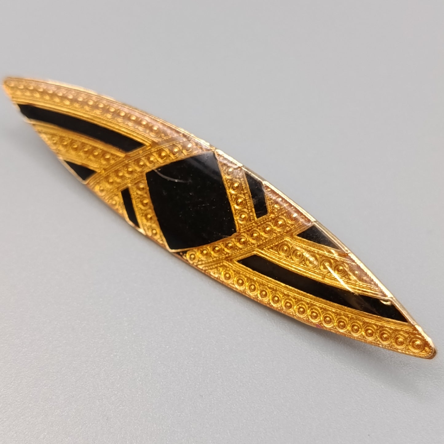 Elegante Art Déco Vintage Brosche mit schwarzem Emaille