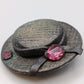 Kreative Vintage Brosche in Hutform mit rosa Steinen