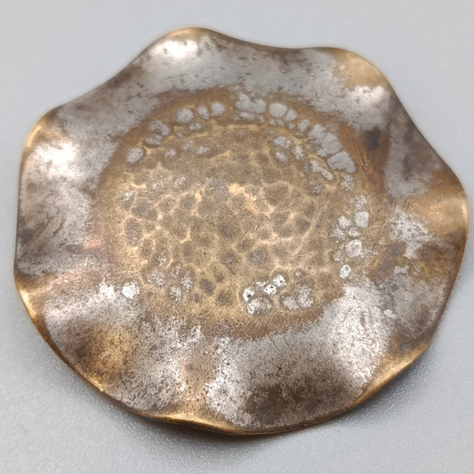 Rustikale Vintage Brosche Handarbeit im welligen  Design
