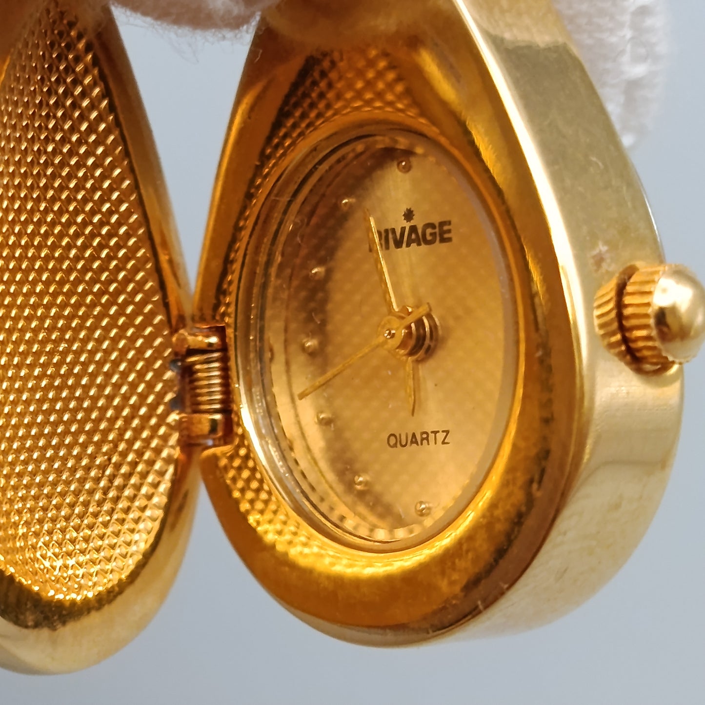 Elegante Rivage Ketten Uhr Glamouröses Medaillon Design