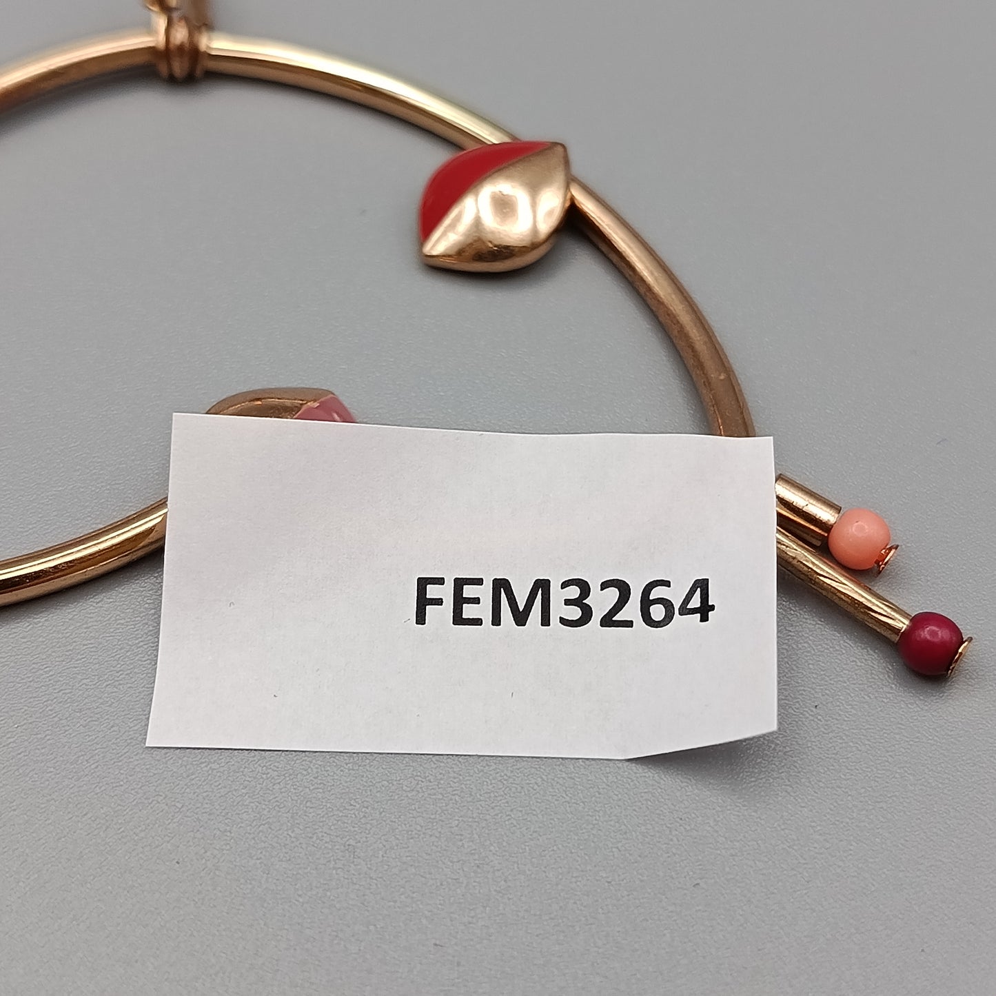 Damen Arm Band in Goldoptik Elastischer Reifen mit Charms