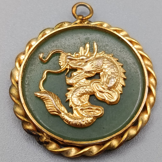 Klassischer Jade Drachen Anhänger Goldener Kettenanhänger