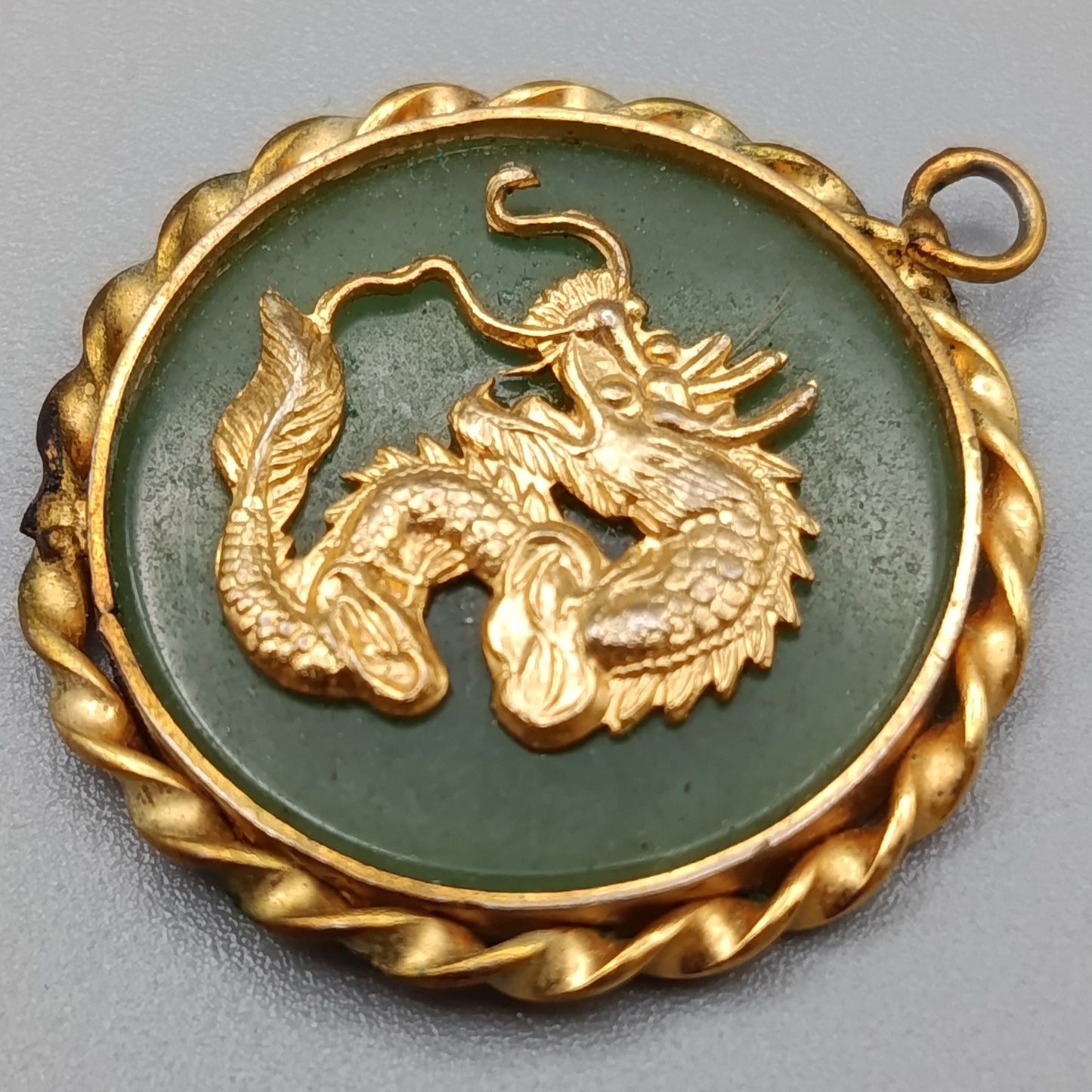 Klassischer Jade Drachen Anhänger Goldener Kettenanhänger