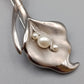 Elegante Calla Lilie Brosche Silberfarben mit Perlenbesatz