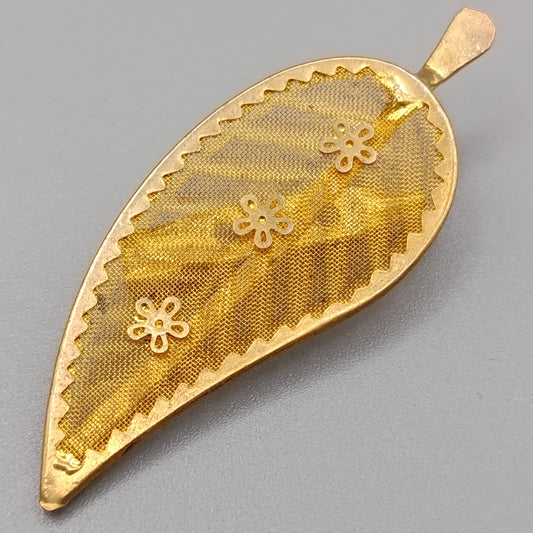 Filigrane Vintage Blatt Brosche – Goldfarbenes Netzdesign