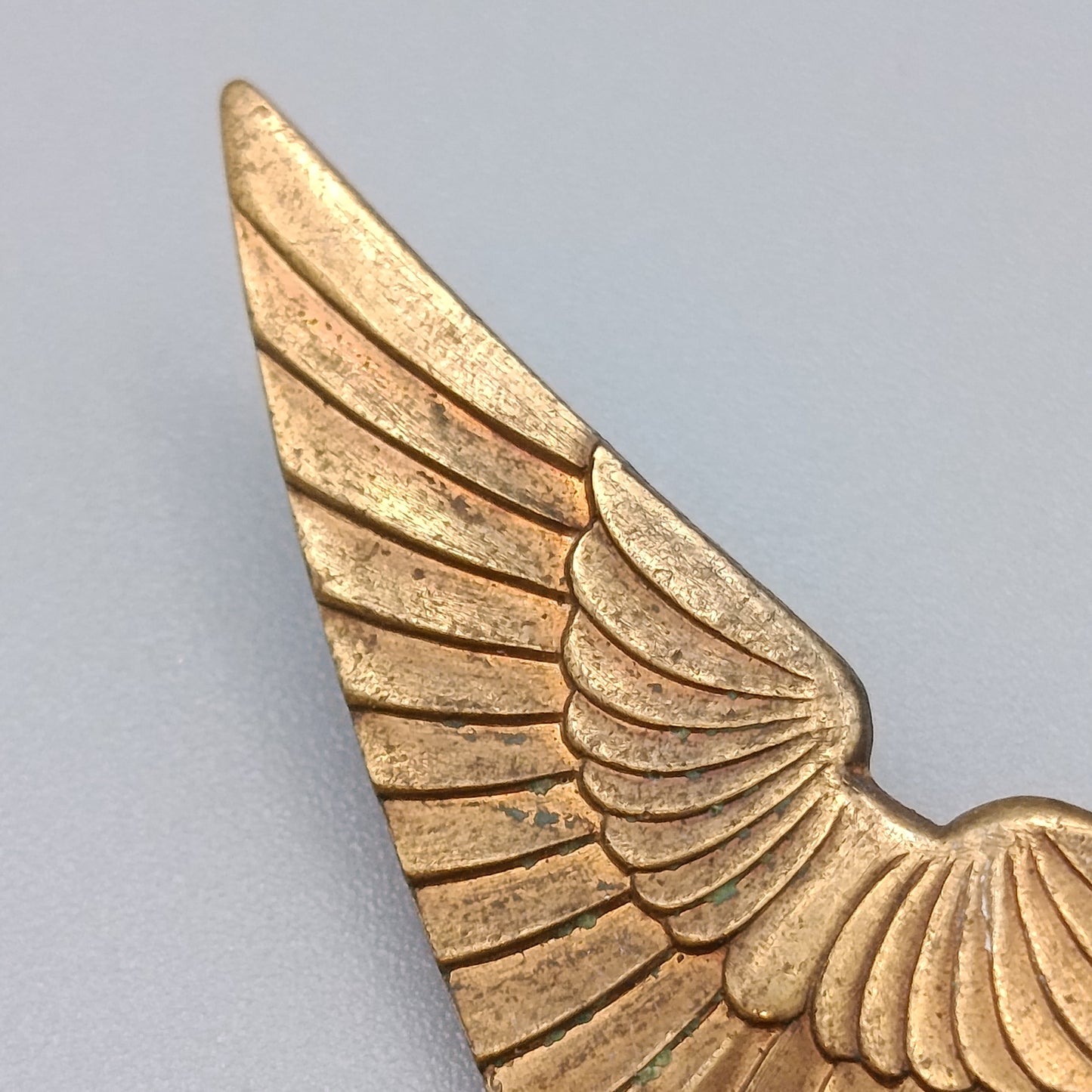 Klassische Pilotenflügel Goldfarbene Vintage  Brosche