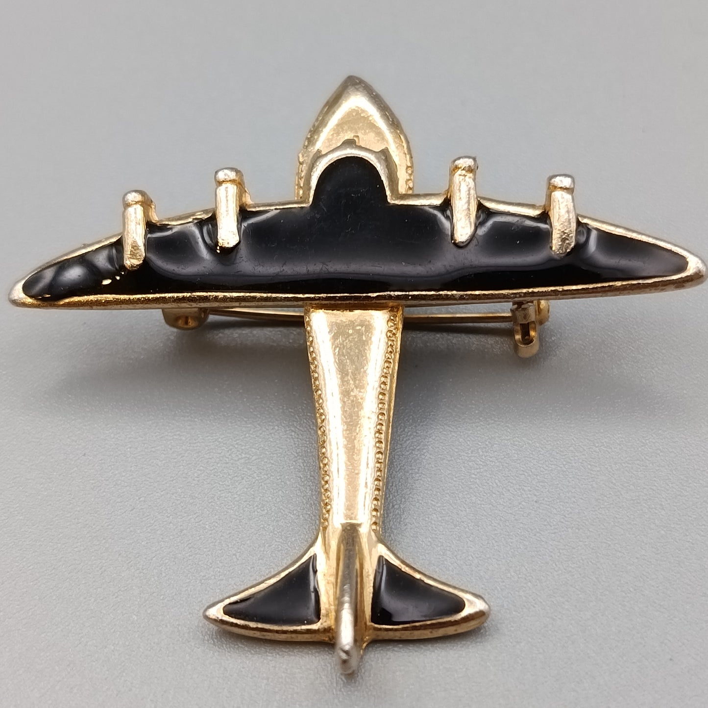 Elegante Flugzeug Brosche in Gold und Schwarz Vintage