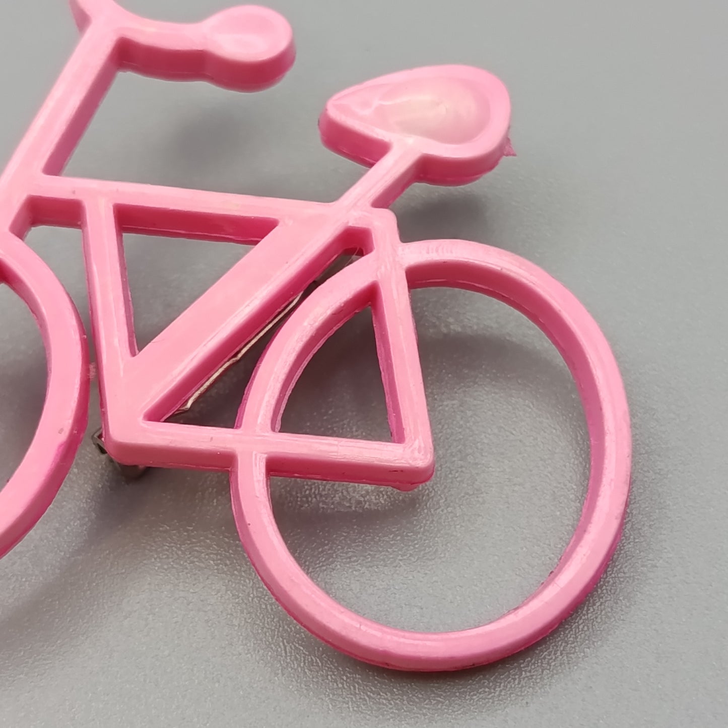 Pinke Fahrrad Brosche im Retro Stil – Vintage Anstecknadel