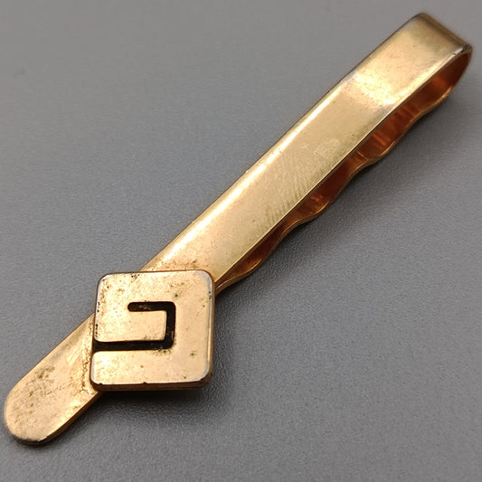 Klassische Krawattenklammer in Gold mit geometrischem Muster