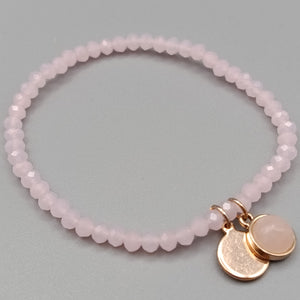 Elegantes Rosenquarz Perlenarmband in Rosa mit Anhängern
