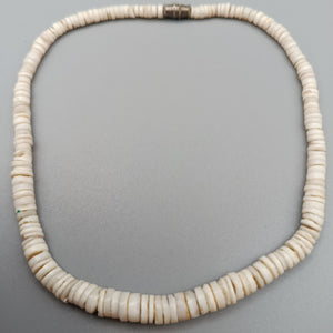 Klassische Heishi Muschelkette im Surfer Stil Naturfarben
