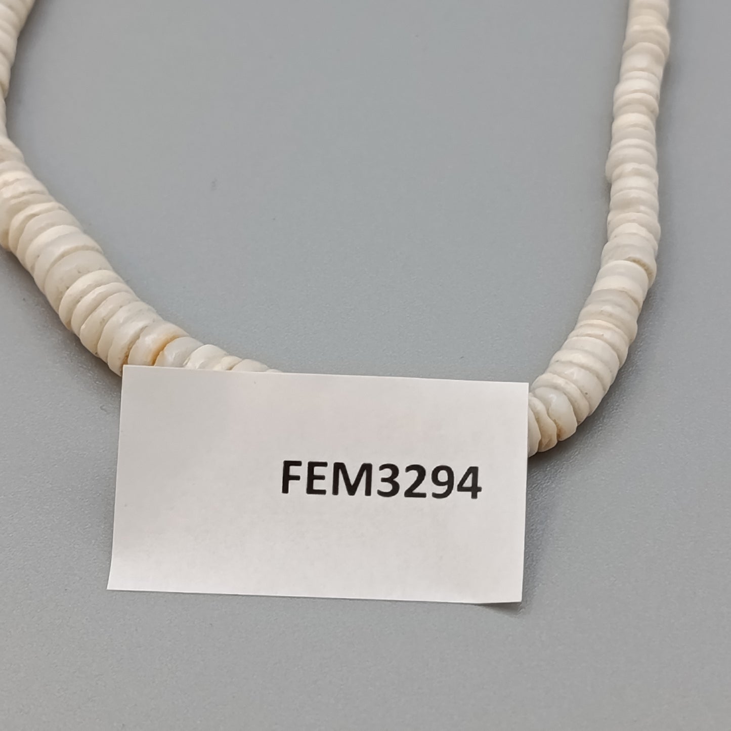 Klassische Heishi Muschelkette im Surfer Stil Naturfarben