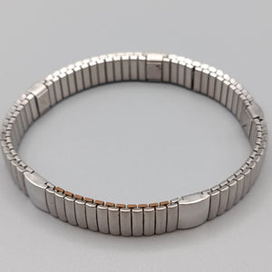 Klassisches elastisches Edelstahl Armband im minimalistischen Stil