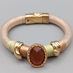 Stilvolles Damen Armband in Gold-Optik mit braunem Stein
