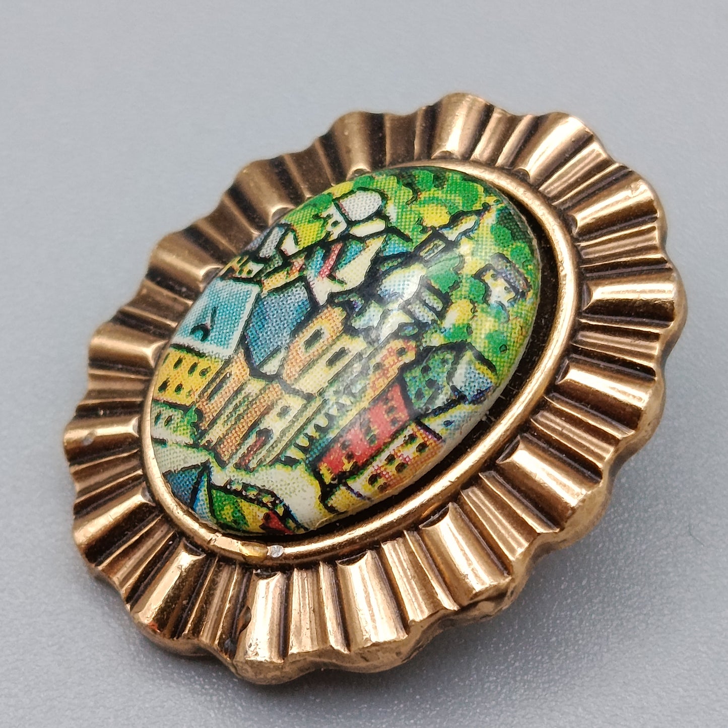 Vintage Brosche in Goldoptik mit Stadtmotiv Germany Schmuck