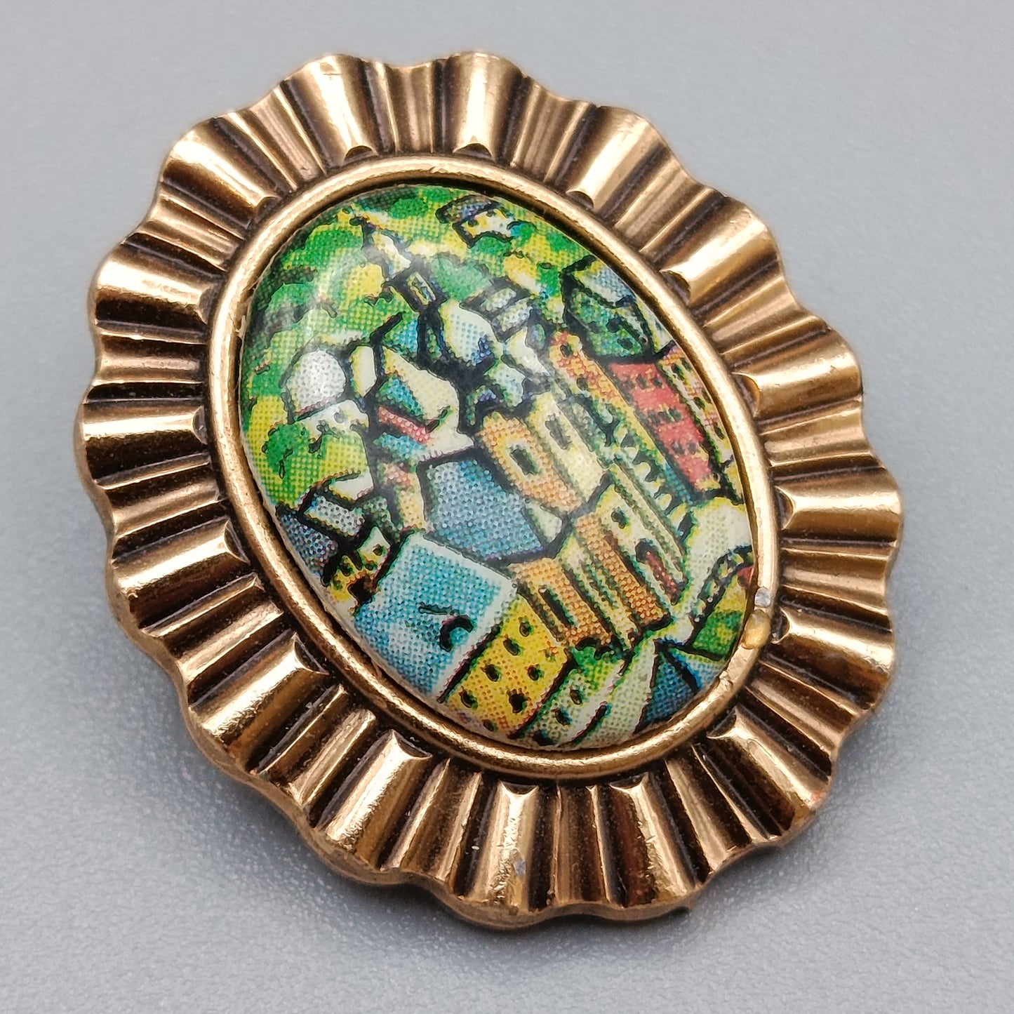 Vintage Brosche in Goldoptik mit Stadtmotiv Germany Schmuck