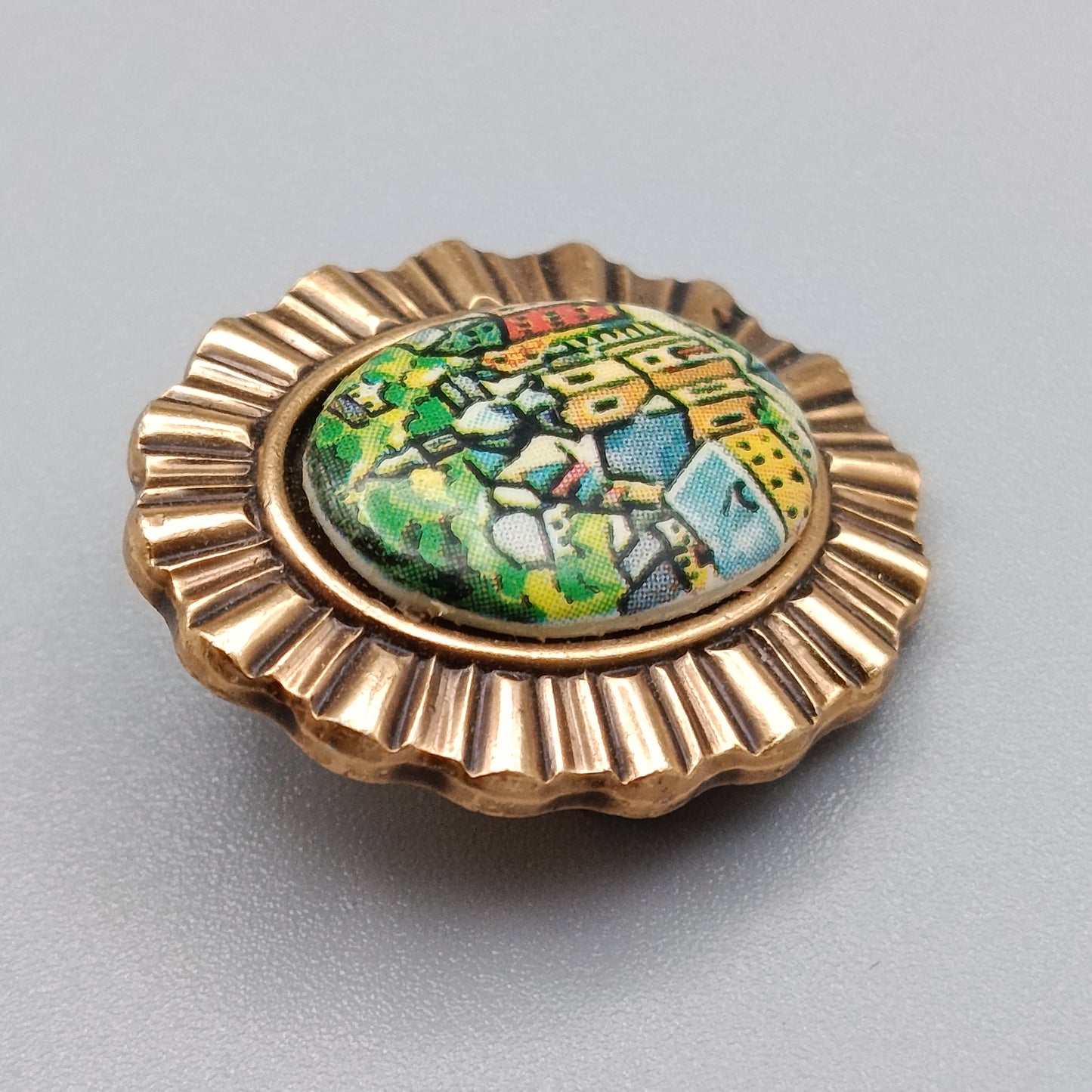 Vintage Brosche in Goldoptik mit Stadtmotiv Germany Schmuck