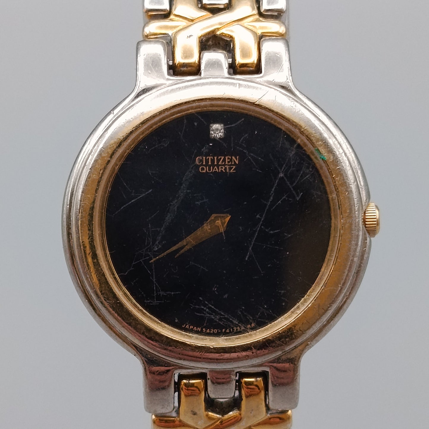 Elegante Citizen Damen Uhr Bicolor Design mit schwarzem Zifferblatt